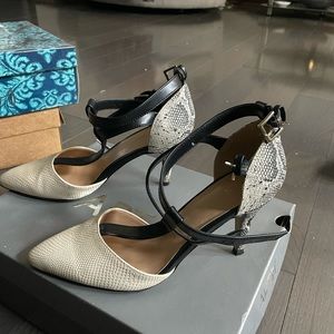 Apt 9 , closed toe , ankle strap, snakeskin , size 6 heels